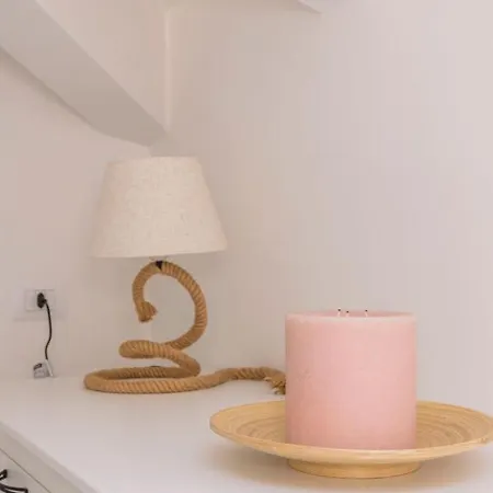 Lara Maison *