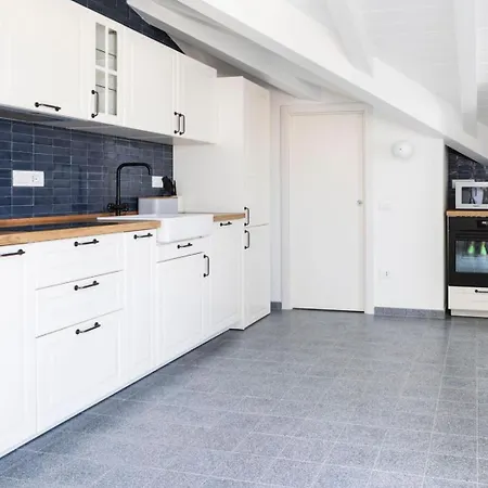 Lara Maison Acciaroli