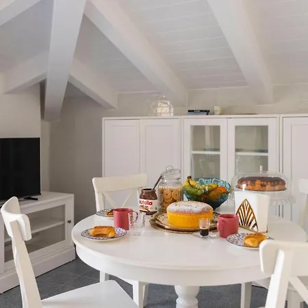 Lara Maison Acciaroli