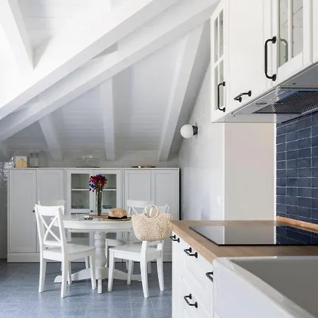 Lara Maison Acciaroli